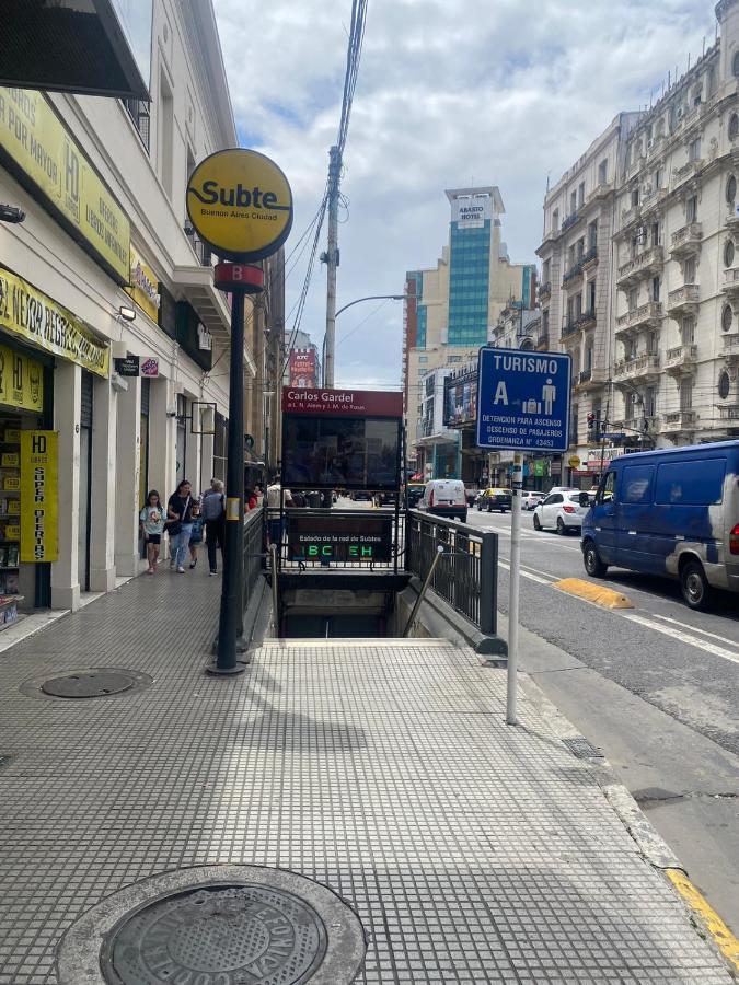 Avenida Corrientes Y Billinghurst A Metros De Abasto Shopping Appartamento Buenos Aires